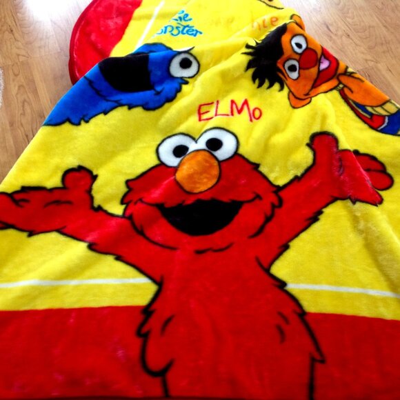 Adorable Plush Sesame Street Blanket - Picture 1 of 8